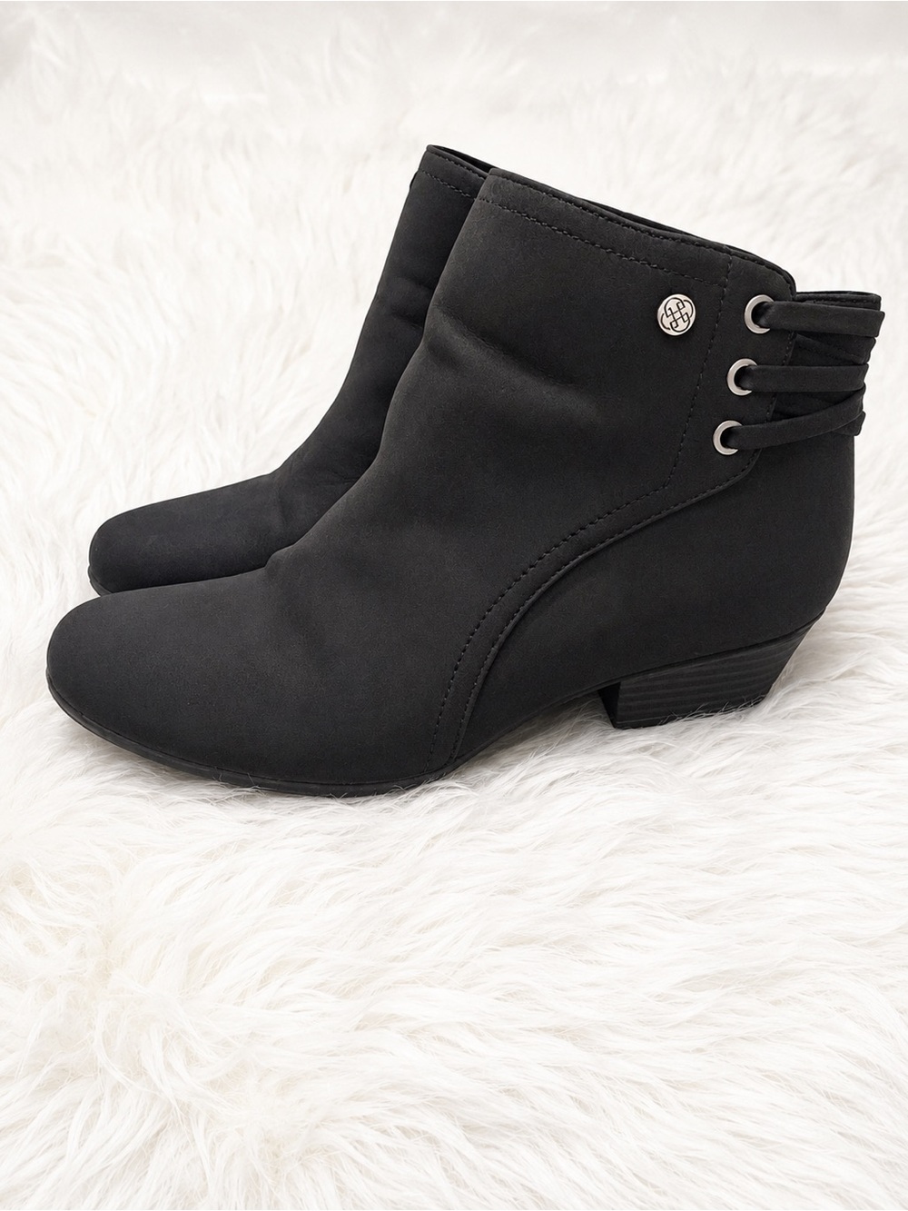 Daisy Fuentes Black Ankle Booties – Women’s Size 7.5 | Low Block Heel